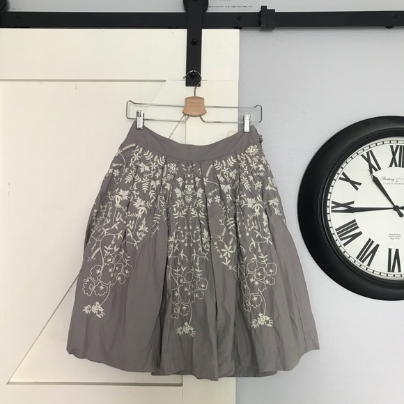Anthropologie Dresses & Skirts - Rare Anthro Meadow Rue Hanging Wisteria gray skirt